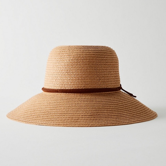 Aritzia Accessories - Aritzia Talula Eau claire sun hat